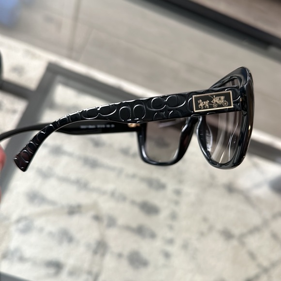 Coach sunglasses - Picture 2 of 3